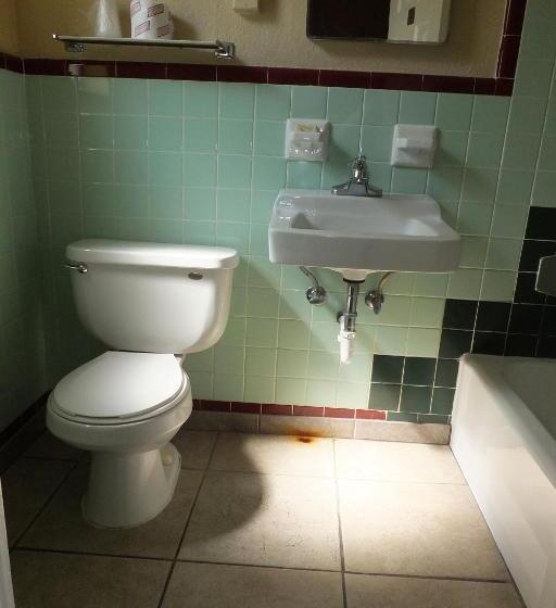 اتاق استاندارد با 2 تخت دوبل, Budget Inn Express