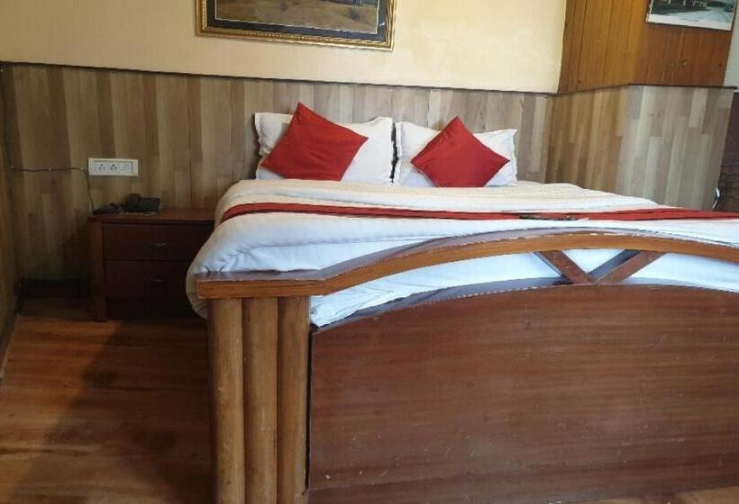 اتاق کلاسیک سه تخته, Oyo Flagship Hotel Polynia