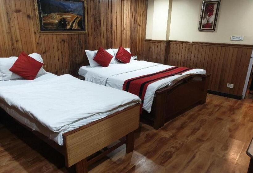 اتاق کلاسیک سه تخته, Oyo Flagship Hotel Polynia