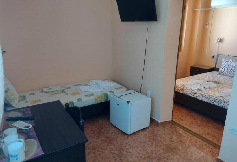 اتاق استاندارد سه نفره, къща за гости янка