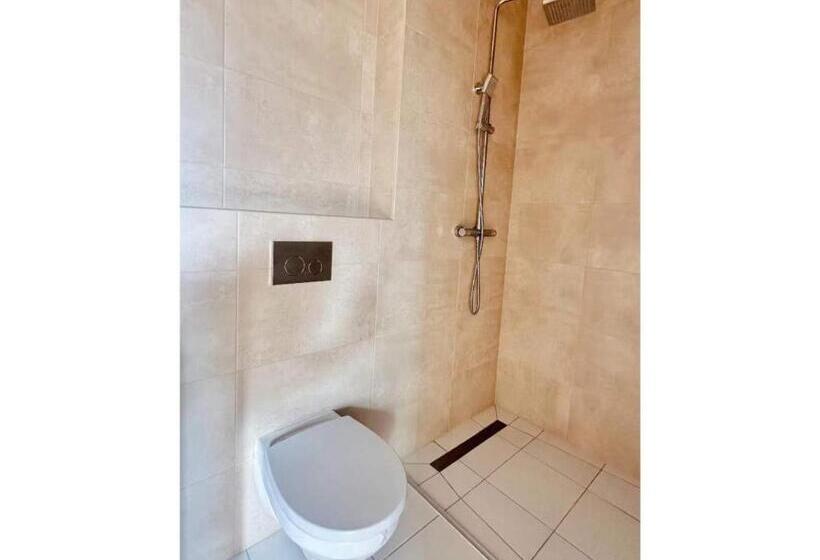 اتاق استاندارد با سرویس بهداشتی مشترک, Warm & Cozy Apartment At Akmenu Iela