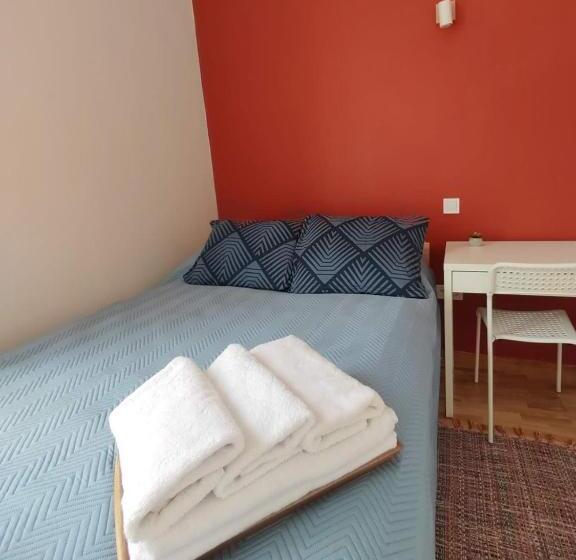 اتاق استاندارد با سرویس بهداشتی مشترک, Warm & Cozy Apartment At Akmenu Iela