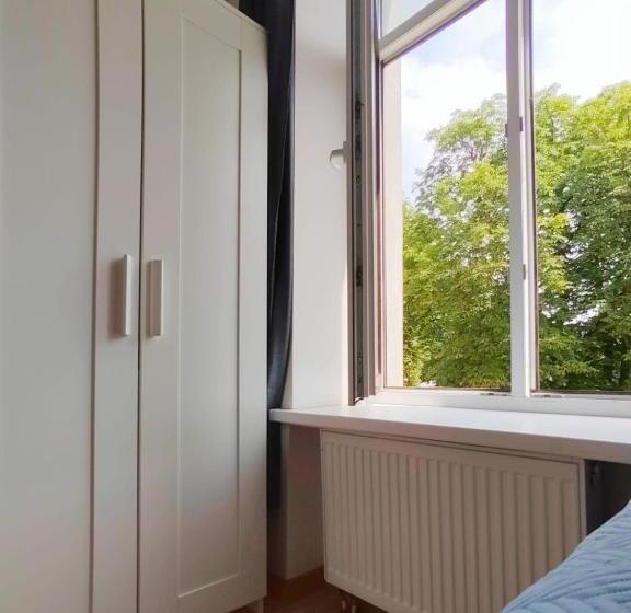 اتاق استاندارد با سرویس بهداشتی مشترک, Warm & Cozy Apartment At Akmenu Iela