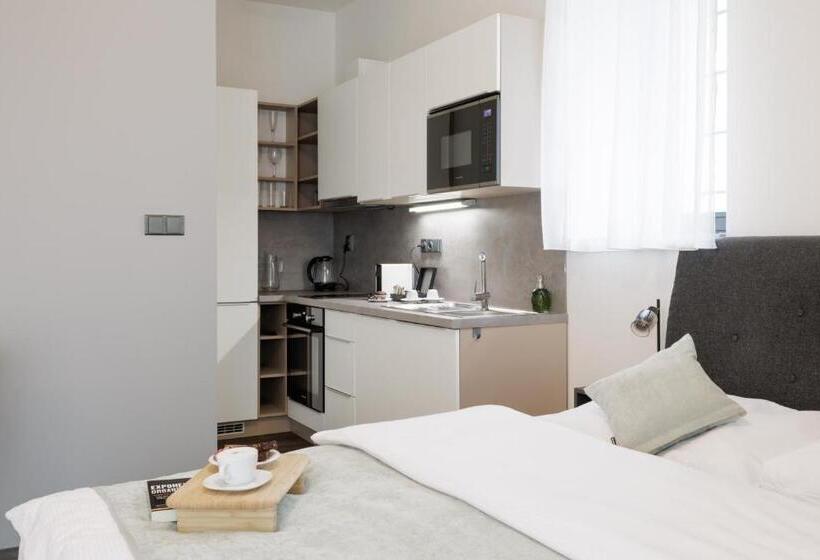 استودیو استاندارد با بالکن, River Apartments