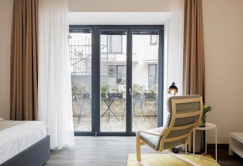 استودیو استاندارد با بالکن, River Apartments