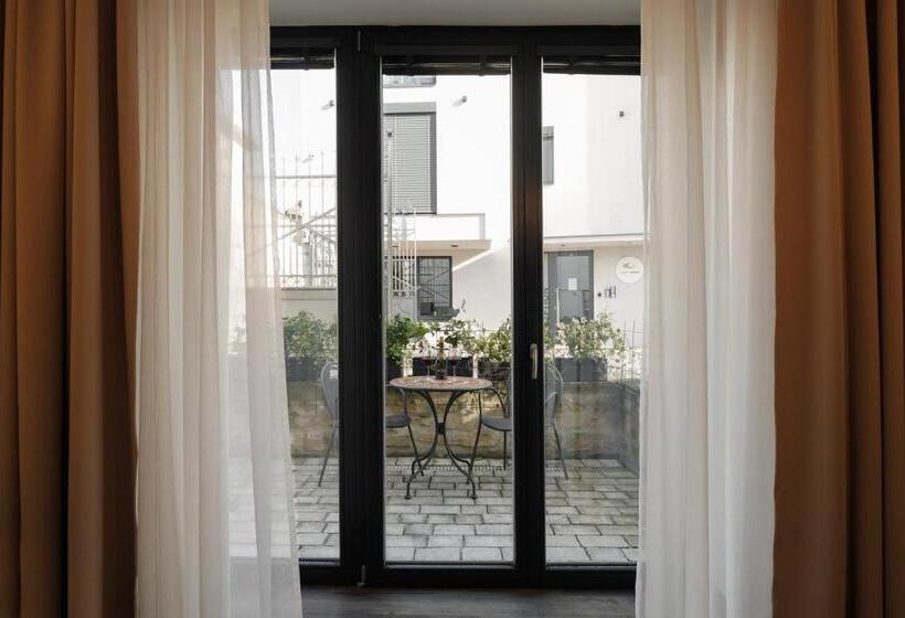 استودیو استاندارد با بالکن, River Apartments