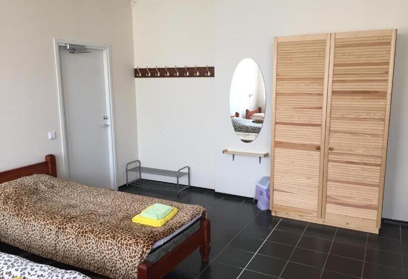 اتاق خانوادگی, Yasmina Hostel