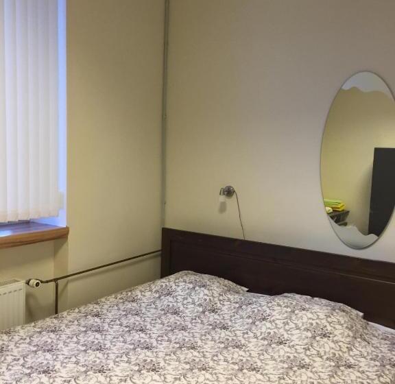 اتاق اکونومی, Yasmina Hostel