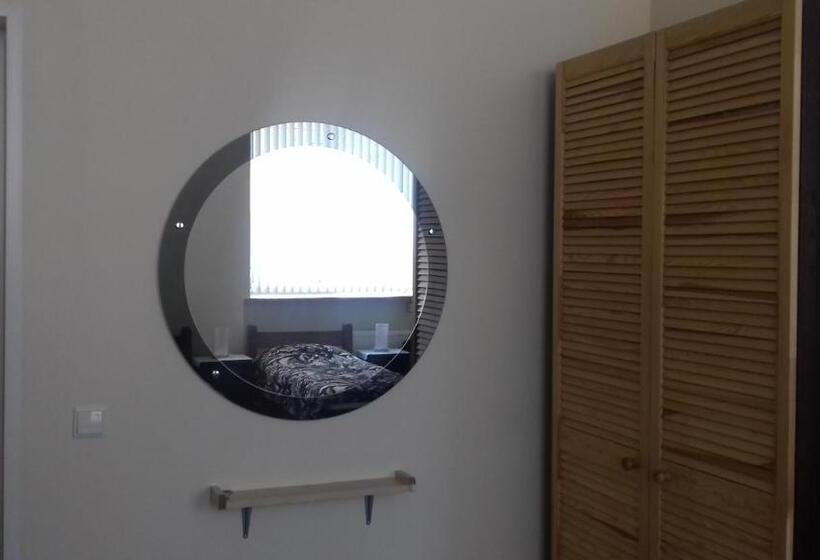 اتاق راحتی سه تخته, Yasmina Hostel