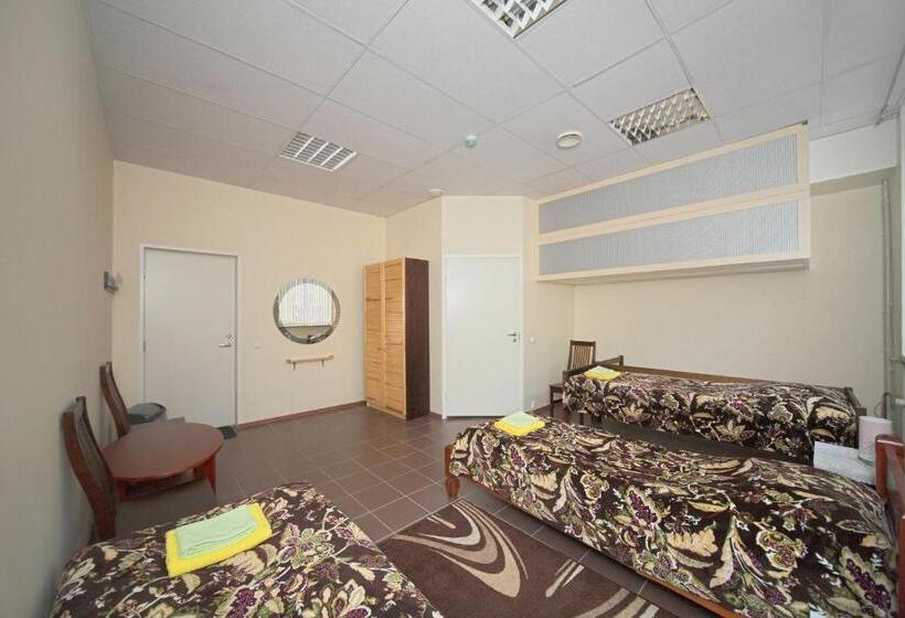 اتاق راحتی سه تخته, Yasmina Hostel