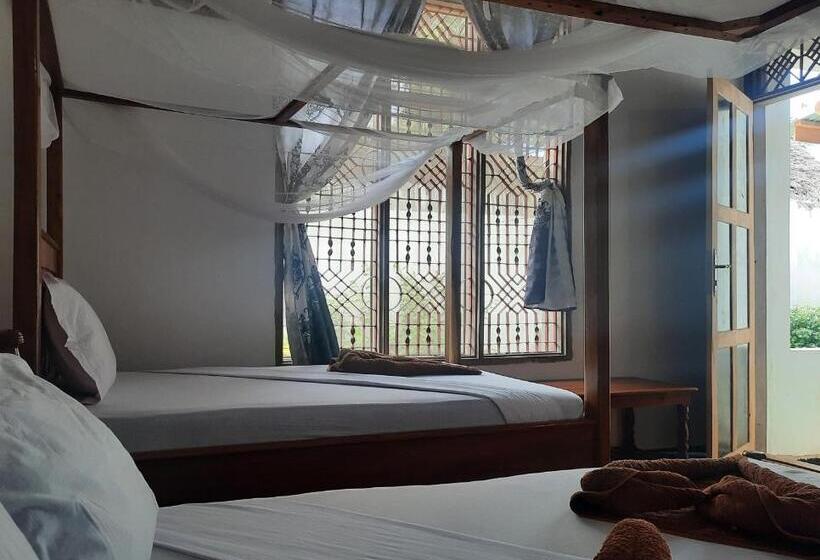 اتاق استاندارد سه نفره, Kajificheni House