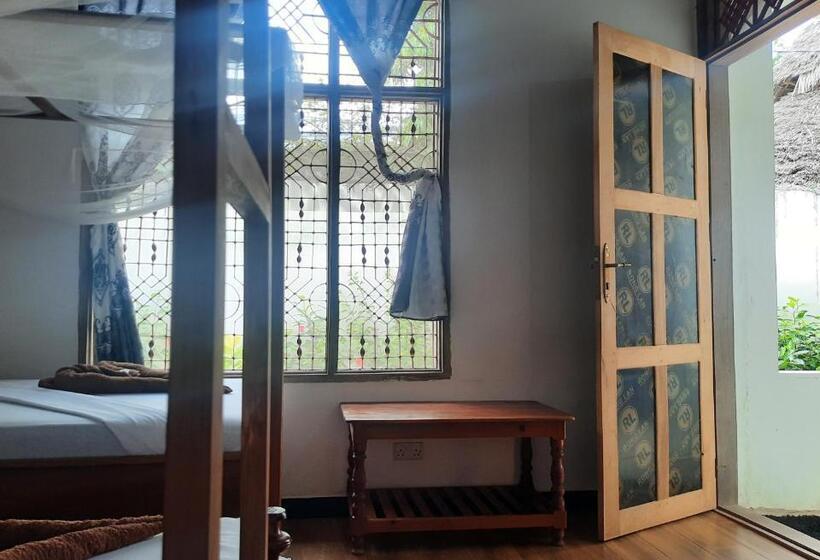 اتاق استاندارد سه نفره, Kajificheni House
