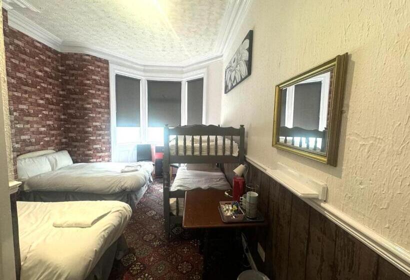 اتاق کلاسیک چهارنفره, Tower Central Hotel Albert Road