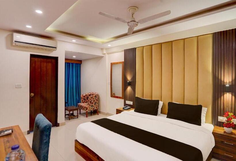 سوییت, Townhouse Oak Clock Tower Formerly Hotel Ambassador