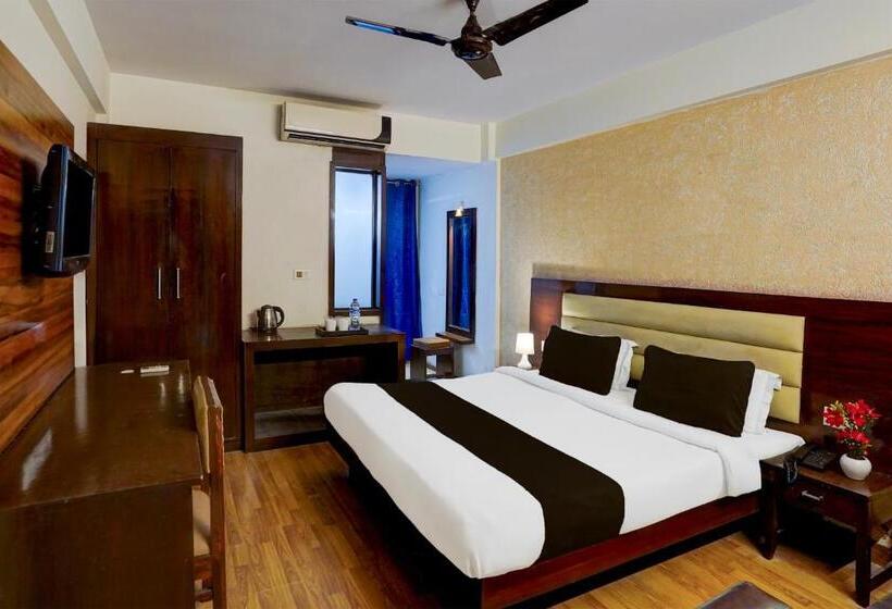 سوییت, Townhouse Oak Clock Tower Formerly Hotel Ambassador