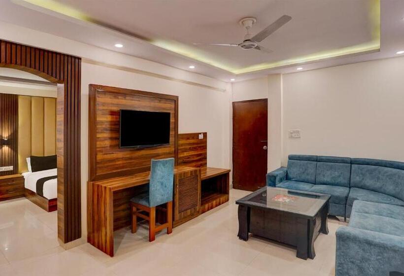 سوییت, Townhouse Oak Clock Tower Formerly Hotel Ambassador