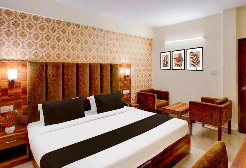 سوییت, Townhouse Oak Clock Tower Formerly Hotel Ambassador