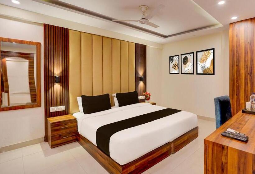 سوییت, Townhouse Oak Clock Tower Formerly Hotel Ambassador