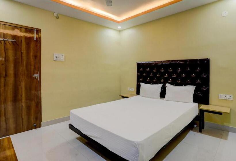 اتاق استاندارد, Oyo Hotel Crystal Inn