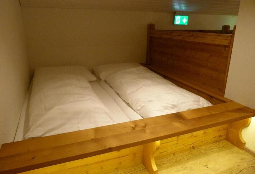 تختخواب در اتاق مشترک, Berglodge Ristis