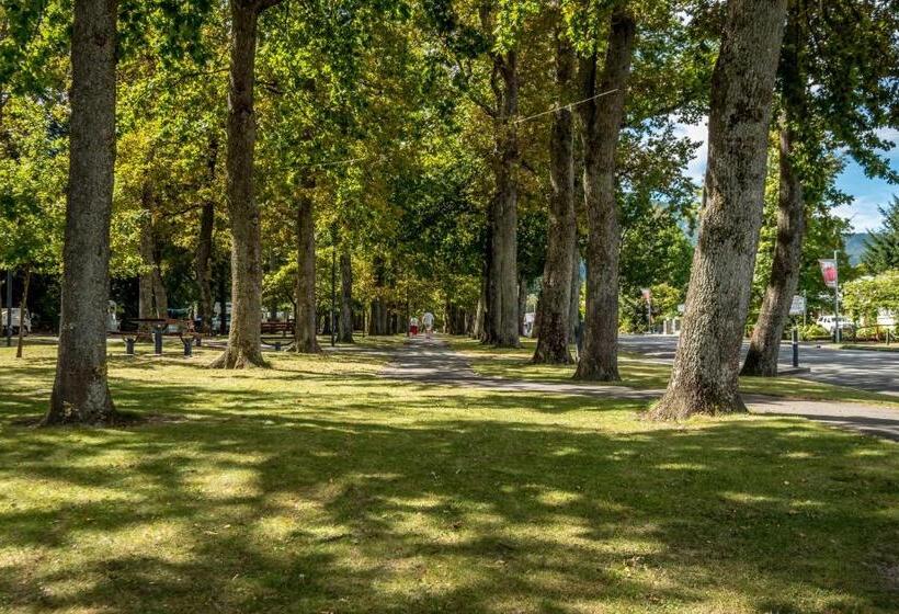 تختخواب در اتاق مشترک, Kakapo Lodge