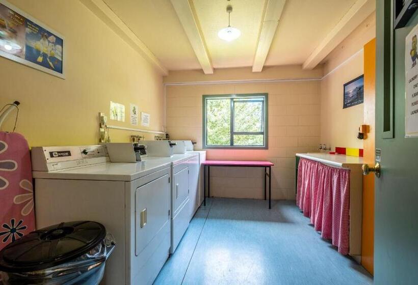 تختخواب در اتاق مشترک, Kakapo Lodge