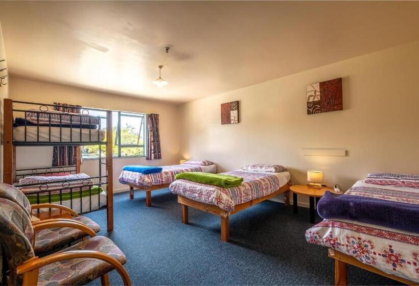 تختخواب در اتاق مشترک, Kakapo Lodge