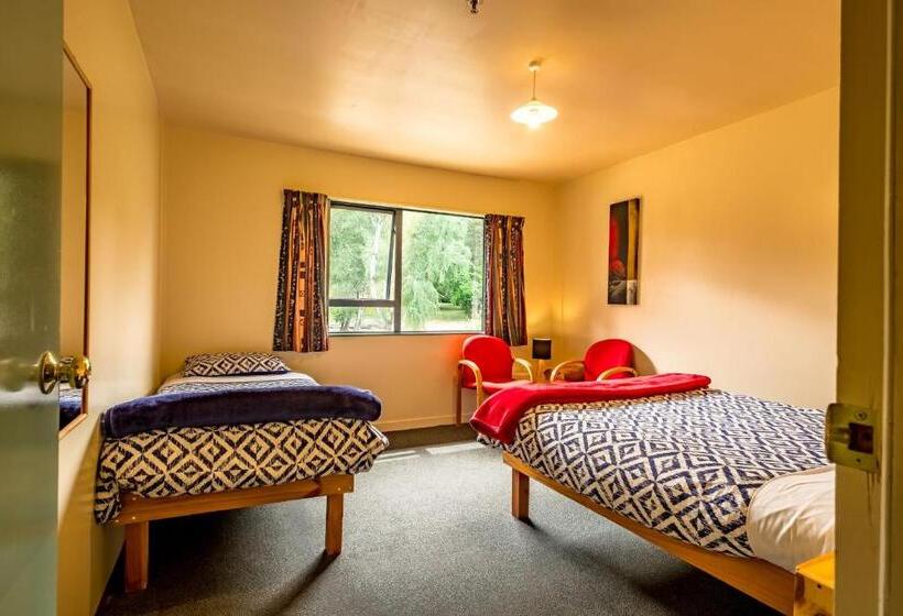 اتاق استاندارد با سرویس بهداشتی مشترک, Kakapo Lodge
