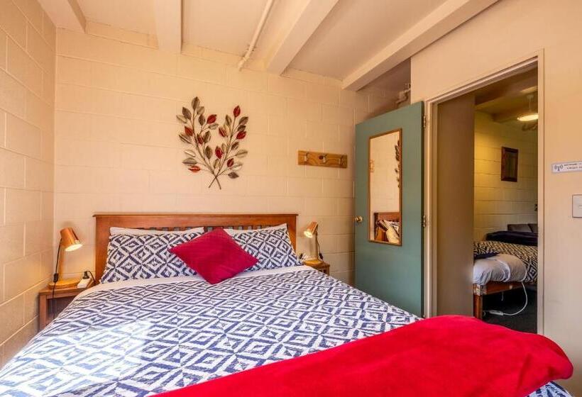 سوییت, Kakapo Lodge