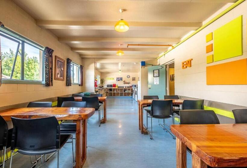 اتاق خانوادگی با سرویس بهداشتی مشترک, Kakapo Lodge