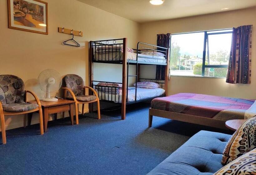 اتاق خانوادگی با سرویس بهداشتی مشترک, Kakapo Lodge