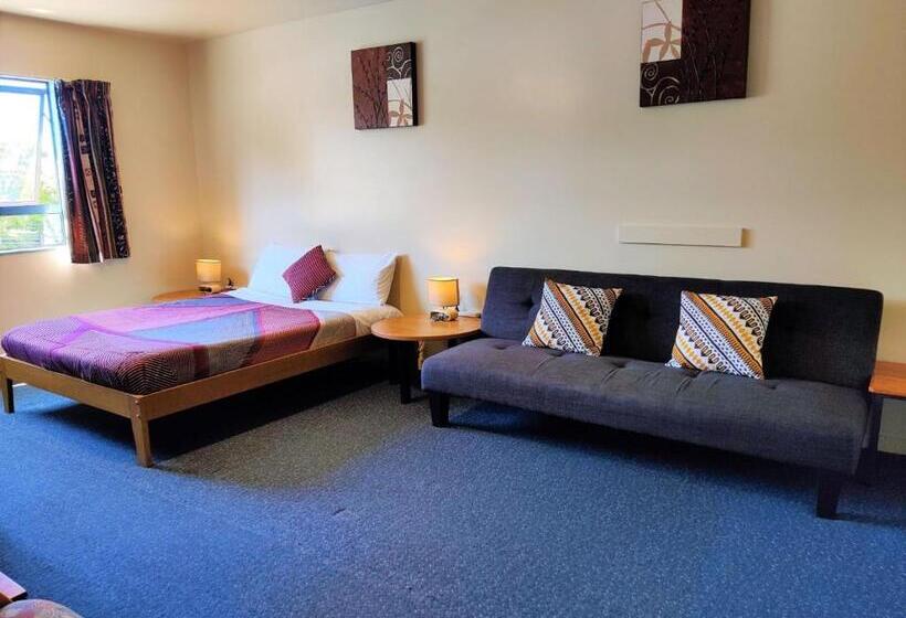 اتاق خانوادگی با سرویس بهداشتی مشترک, Kakapo Lodge