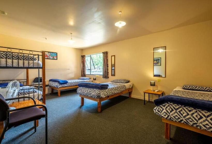 تختخواب در اتاق مشترک, Kakapo Lodge