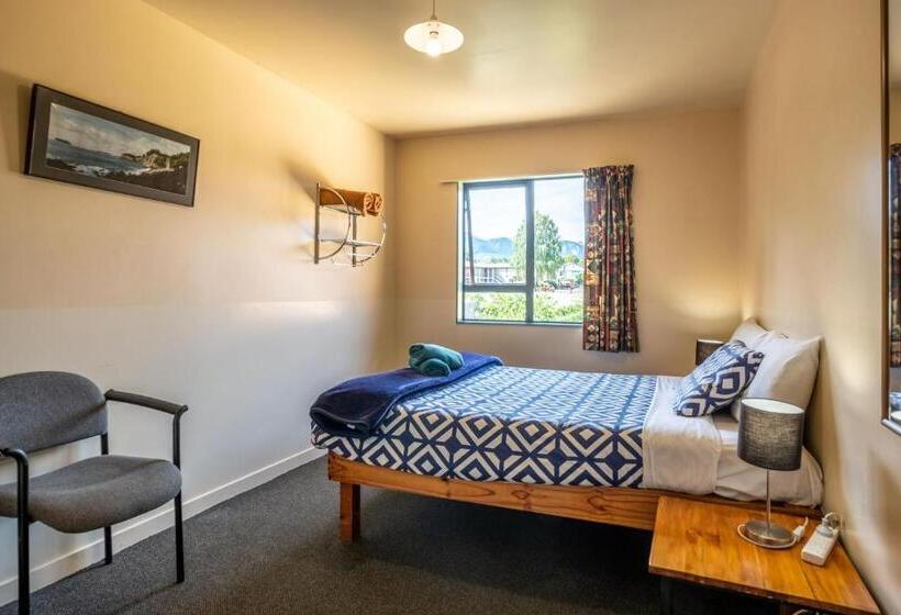 اتاق استاندارد با سرویس بهداشتی مشترک, Kakapo Lodge