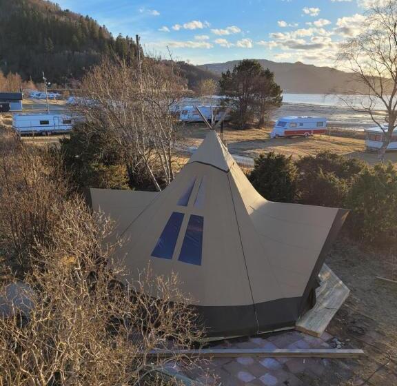چادر با خدمات رفاهی استاندارد, Strandheimen Guesthouse