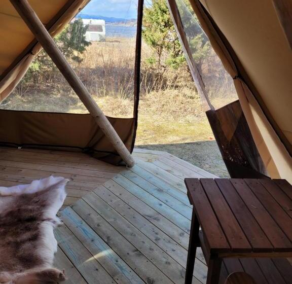 چادر با خدمات رفاهی استاندارد, Strandheimen Guesthouse