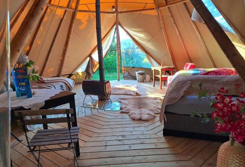 چادر با خدمات رفاهی استاندارد, Strandheimen Guesthouse