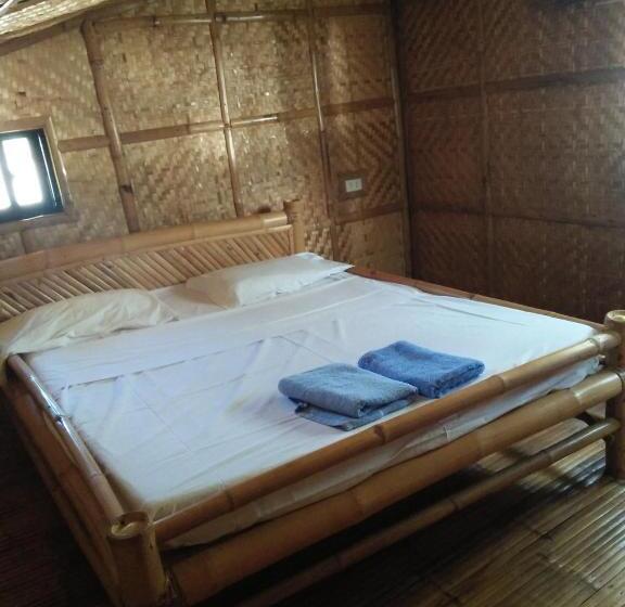 اتاق لوکس خانوادگی, Calayo Beach Resort