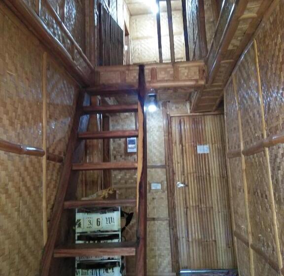 اتاق لوکس خانوادگی, Calayo Beach Resort