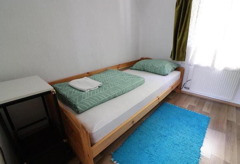 اتاق استاندارد یک نفره, Guesthouse Veles