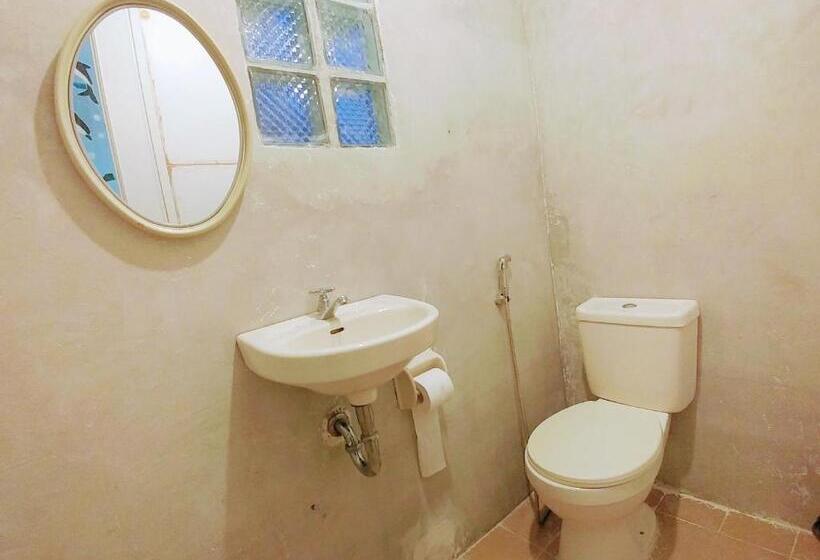 اتاق لوکس با بالکن و چشم‌انداز دریا, Stay N Save B&b