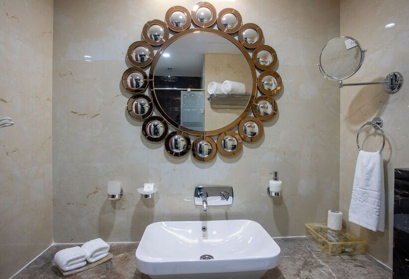 اتاق سوپریور, The Avenue Grand