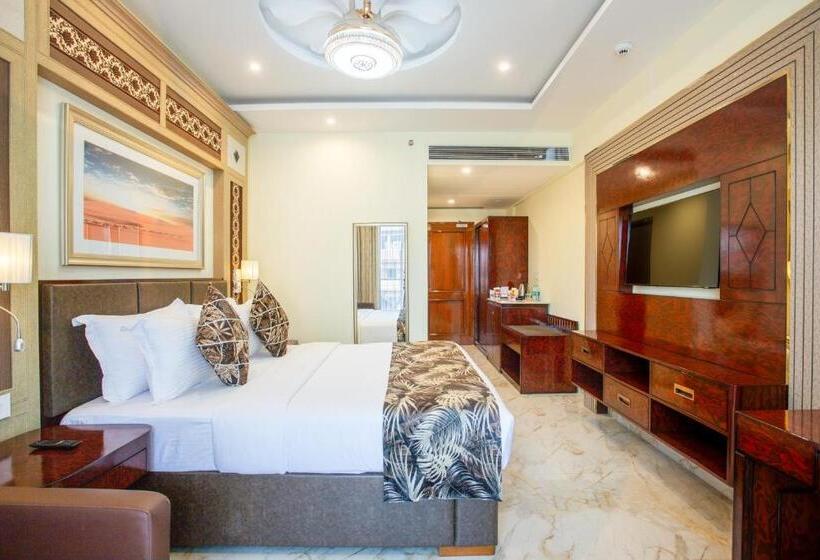 اتاق لوکس با بالکن, The Avenue Grand