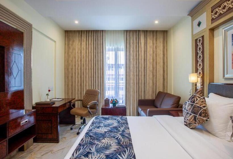 اتاق لوکس با بالکن, The Avenue Grand