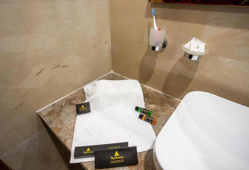 اتاق لوکس با بالکن, The Avenue Grand