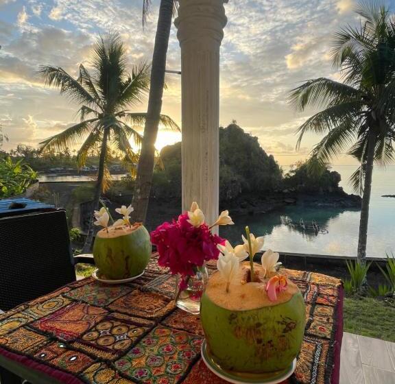 اتاق لوکس با بالکن و چشم‌انداز دریا, Salama Eco Lodge And Hostel