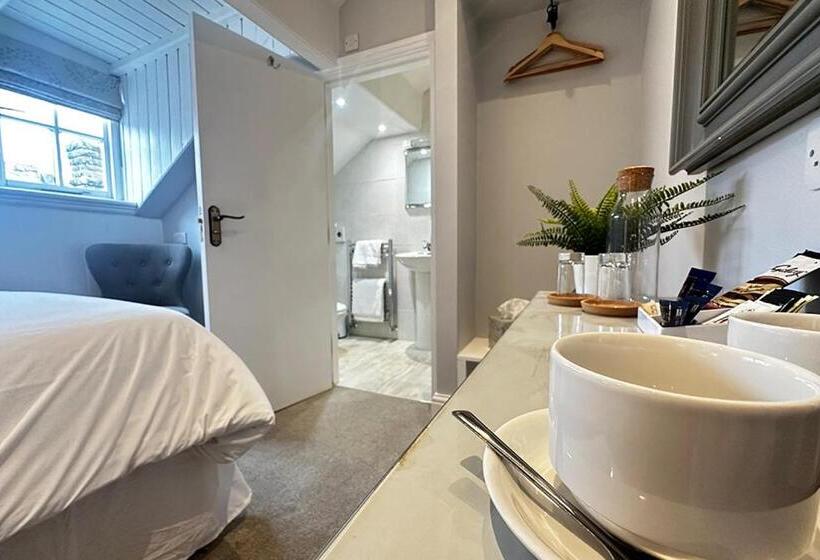 اتاق عادی, Station Lounge & Rooms
