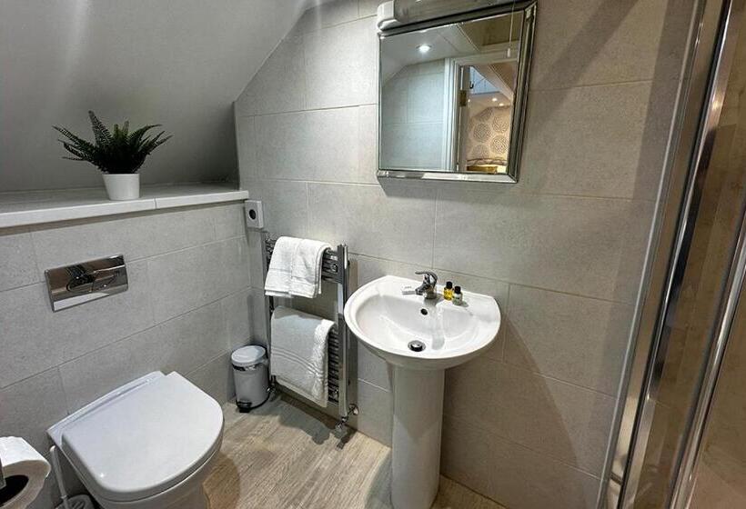 اتاق عادی, Station Lounge & Rooms