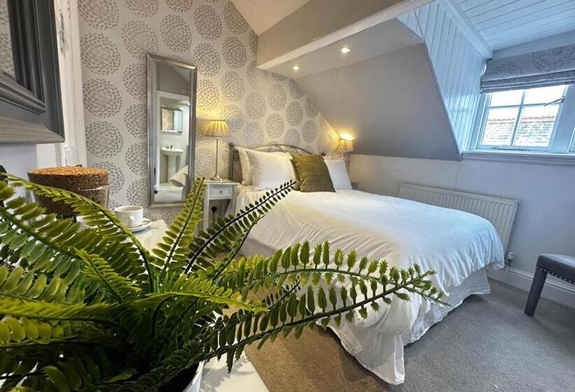 اتاق عادی, Station Lounge & Rooms