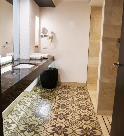 سوییت سوپریور با چشم‌انداز دریا, Eurobuilding Hotel & Suites Lecheria